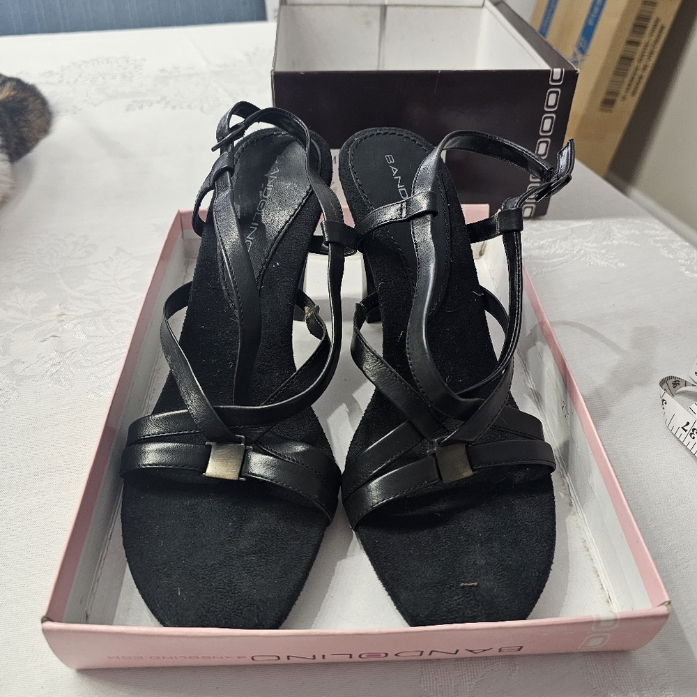 Bandolino Bdolympia Black Leather 3 1/2" Heels
